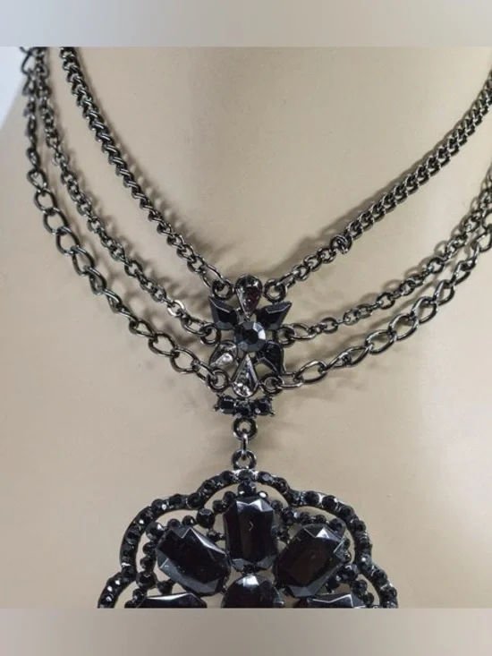 Anna Sui necklace w triple strand chain & an ornate pendant w rhinestones - Picture 7 of 8